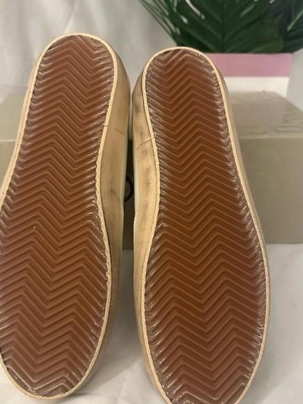 Golden Goose Sneakers with Glitter Red Star and Silver Accents - Picture 4 of 4